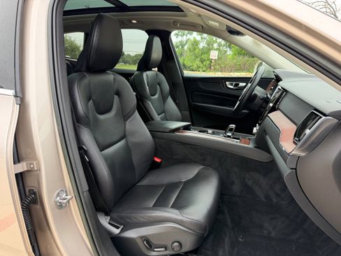 Certified 2023 Volvo XC60 B5 Plus w/ Protection Package Premier FWD image 10