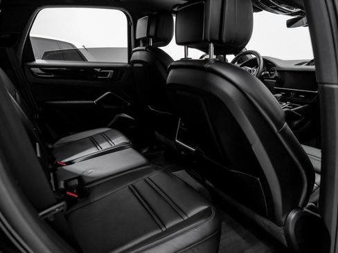 Used 2022 Porsche Cayenne image 32
