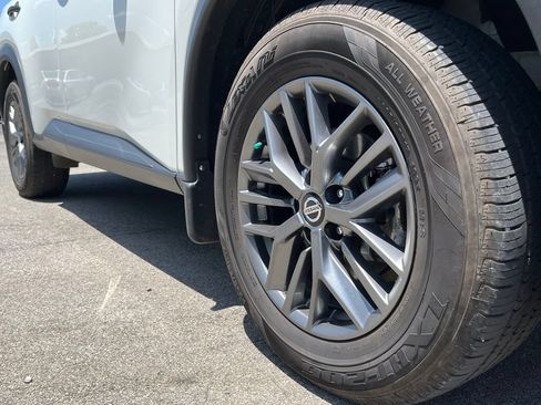 Used 2021 Nissan Rogue S AWD/4WD image 12