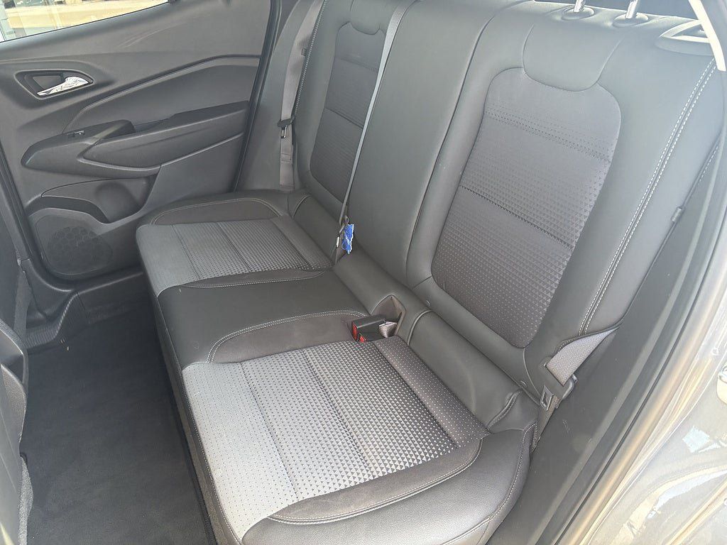 Used 2025 Chevrolet Trax LT FWD image 14