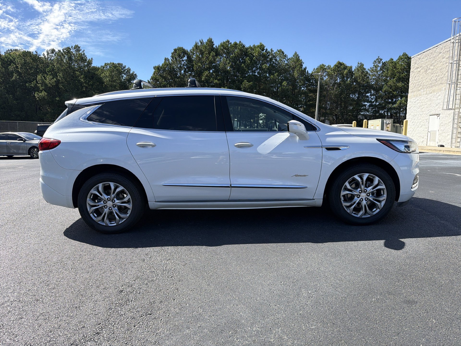Used 2021 Buick Enclave Avenir w/ LPO, Hit The Road Package FWD image 19