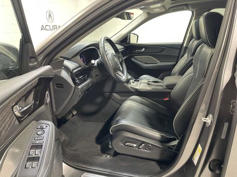 Used 2023 Acura MDX SH-AWD w/ Advance Package image 2