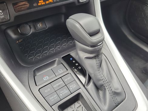Certified 2025 Toyota RAV4 XLE AWD/4WD image 31
