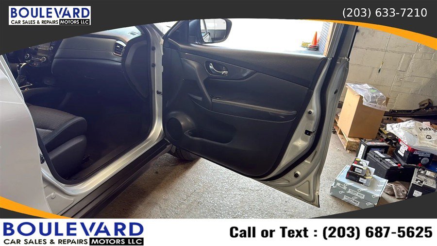 Used 2020 Nissan Rogue SV w/ Sun & Sound Touring Package AWD/4WD image 39