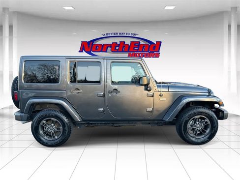 Used 2017 Jeep Wrangler Unlimited Sahara image 2