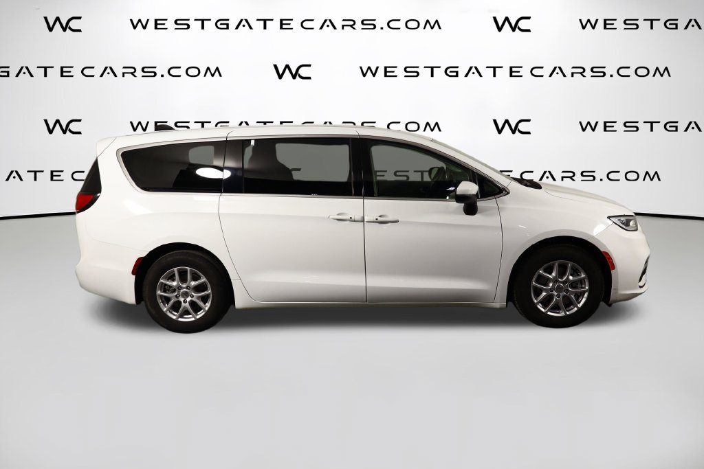 Used 2023 Chrysler Pacifica Touring-L FWD image 51