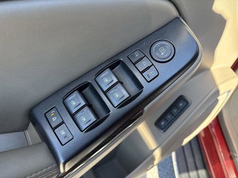 Used 2017 GMC Yukon SLT w/ Premium Edition image 18