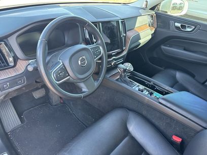 Used 2021 Volvo XC60 T5 Momentum w/ Premium Package