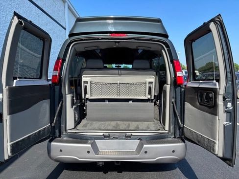 Used 2017 GMC Savana 2500 Extended RWD image 10