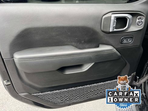 Used 2022 Jeep Wrangler Unlimited Sahara image 24