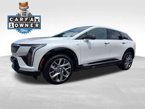 Certified 2025 Cadillac Optiq Luxury 2 w/ LPO, Floor Liner Package AWD/4WD image 2