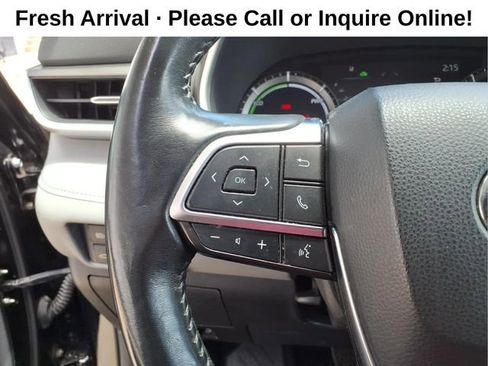 Used 2021 Toyota Highlander XLE AWD/4WD image 16