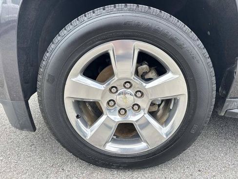 Used 2017 Chevrolet Suburban LT RWD image 9