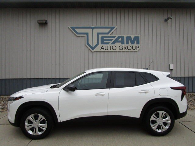 Used 2026 Chevrolet Trax LS FWD image 4