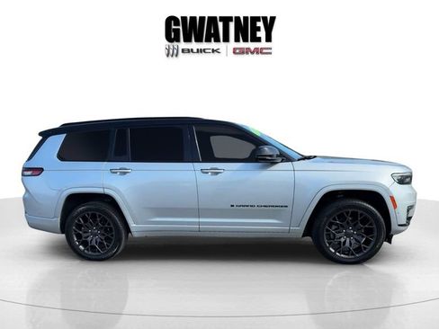 Used 2023 Jeep Grand Cherokee L Summit w/ Advanced Protech Group IV AWD/4WD image 4