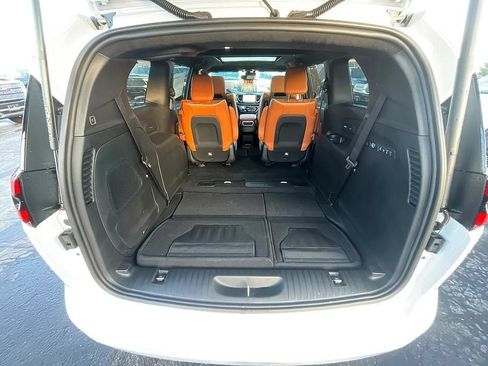 New 2026 Chrysler Pacifica Pinnacle w/ Trailer Tow Group AWD/4WD image 9