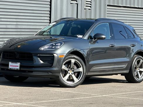 Certified 2023 Porsche Macan image 1