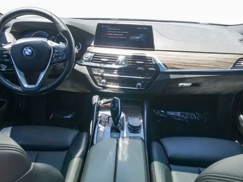 Used 2019 BMW 530e w/ Premium Package RWD image 10