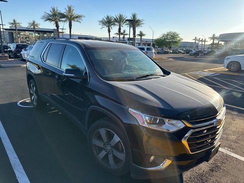 Used 2019 Chevrolet Traverse LT w/ LT Premium Package image 3
