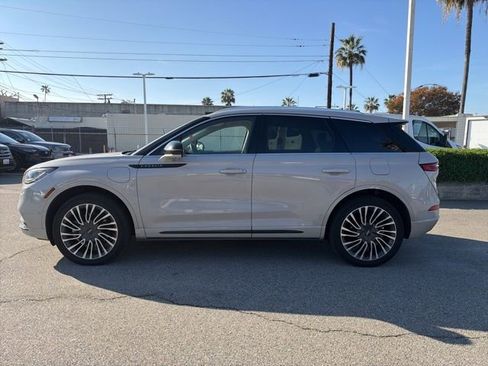 Used 2022 Lincoln Corsair Grand Touring w/ Towing Package image 4