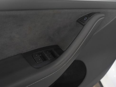 Used 2024 Tesla Model Y Long Range image 20