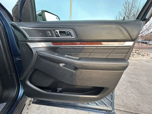 Used 2017 Ford Explorer Platinum image 30