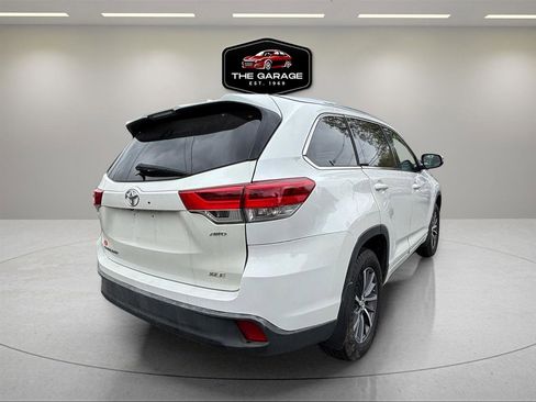 Used 2018 Toyota Highlander XLE AWD/4WD image 6