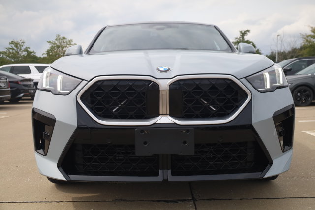 Used 2026 BMW X2 xDrive28i AWD/4WD image 4
