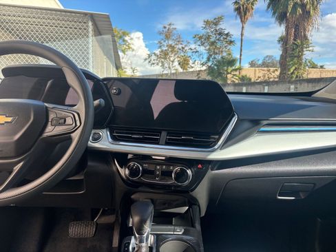 Used 2025 Chevrolet Trax LT image 18