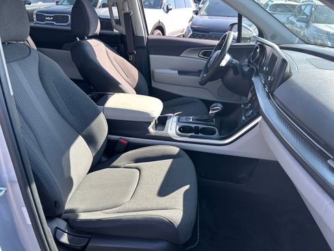 Used 2023 Kia Carnival LX FWD image 25