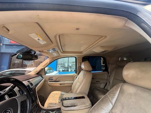 Used 2008 Cadillac Escalade AWD image 11