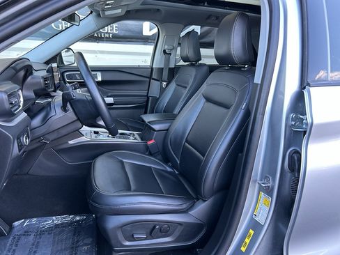 Used 2024 Ford Explorer XLT w/ Equipment Group 202A AWD/4WD image 11