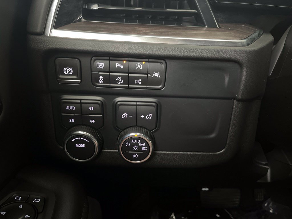 Used 2025 Chevrolet Suburban Z71 AWD/4WD image 63