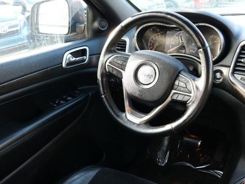 Used 2018 Jeep Grand Cherokee Altitude image 19