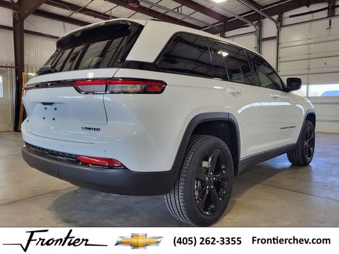 New 2025 Jeep Grand Cherokee Limited w/ Luxury Tech Group II image 5