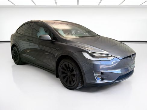 Used 2018 Tesla Model X 75D AWD/4WD image 3