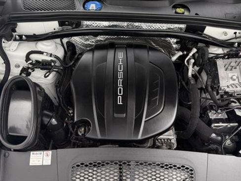 Used 2019 Porsche Macan AWD/4WD image 34