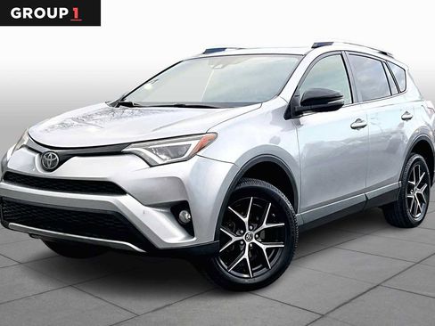 Used 2018 Toyota RAV4 SE image 1