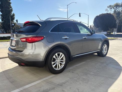 Used 2017 INFINITI QX70 AWD w/ Premium Package image 4
