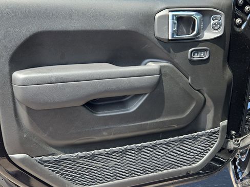 New 2025 Jeep Gladiator Sport image 13