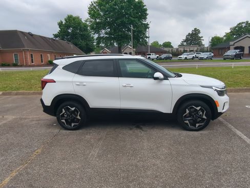 Certified 2024 Kia Seltos EX AWD/4WD image 9