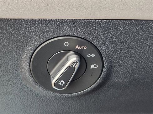 New 2025 Volkswagen Taos SE image 21