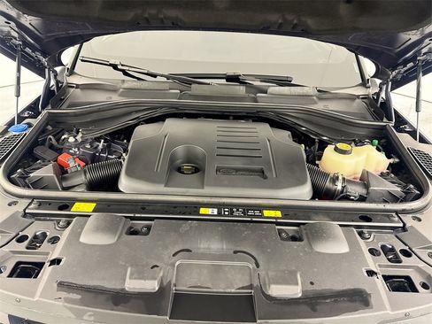 Certified 2025 Land Rover Range Rover Sport SE image 29