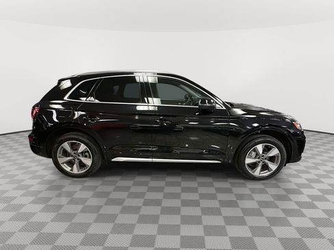 Used 2023 Audi Q5 2.0T Premium w/ Convenience Package image 2