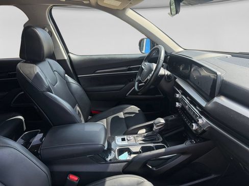 Used 2025 Kia Telluride S FWD image 25