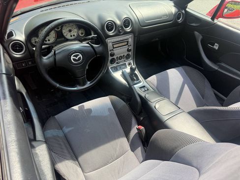 Used 2005 MAZDA MX-5 Miata RWD image 19