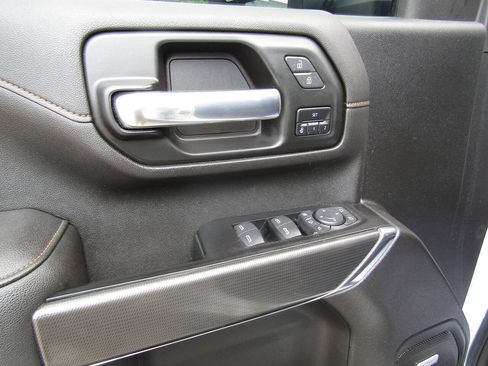 Used 2022 GMC Sierra 2500 AT4 w/ AT4 Premium Plus Package AWD/4WD image 9