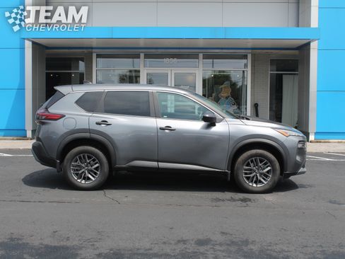 Used 2023 Nissan Rogue S AWD/4WD image 3