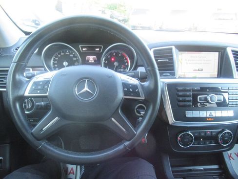 Used 2014 Mercedes-Benz GL 450 4MATIC image 16