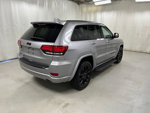Used 2017 Jeep Grand Cherokee Altitude AWD/4WD image 5